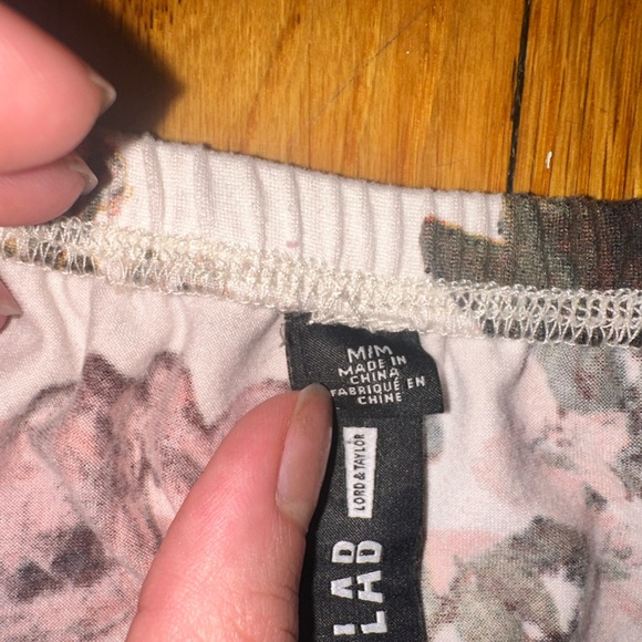 Design Lab Lord & Taylor Boho Floral Bodysuit of your dreams -Size M - Picture 2 of 3